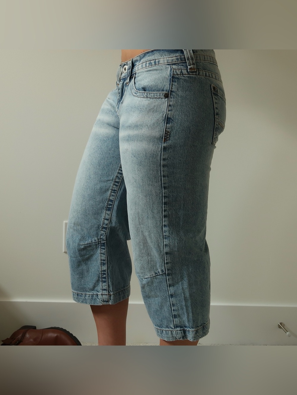 BDG Light Wash Low Rise Capris